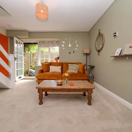 The Lilley Pad In Ludlow Cosy, Central, Perfect For Couples, Netflix & Parking Permit Exterior photo