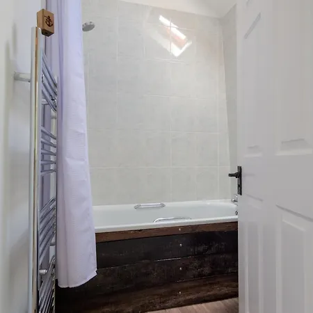 The Lilley Pad In Ludlow Cosy, Central, Perfect For Couples, Netflix & Parking Permit Exterior photo