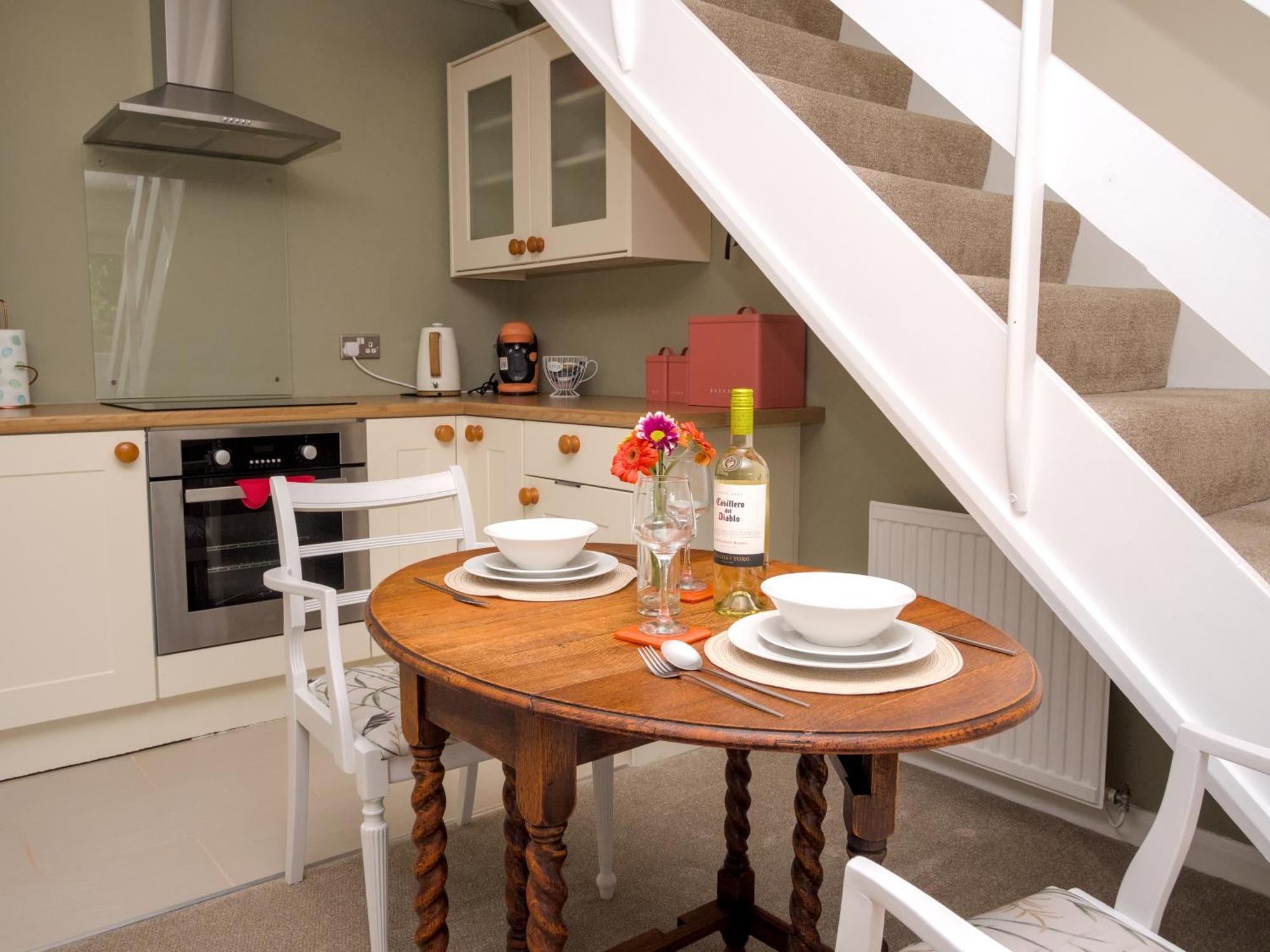 The Lilley Pad In Cosy, Central, Perfect For Couples, Netflix & Parking Permit *