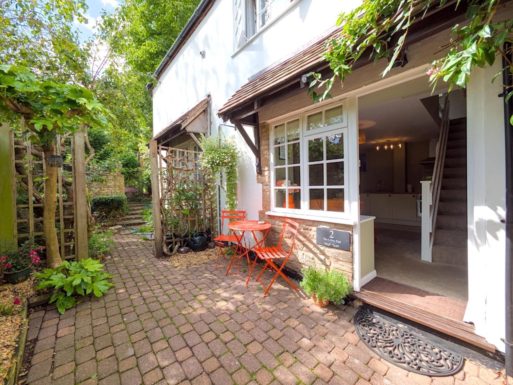 The Lilley Pad In Cosy, Central, Perfect For Couples, Netflix & Parking Permit