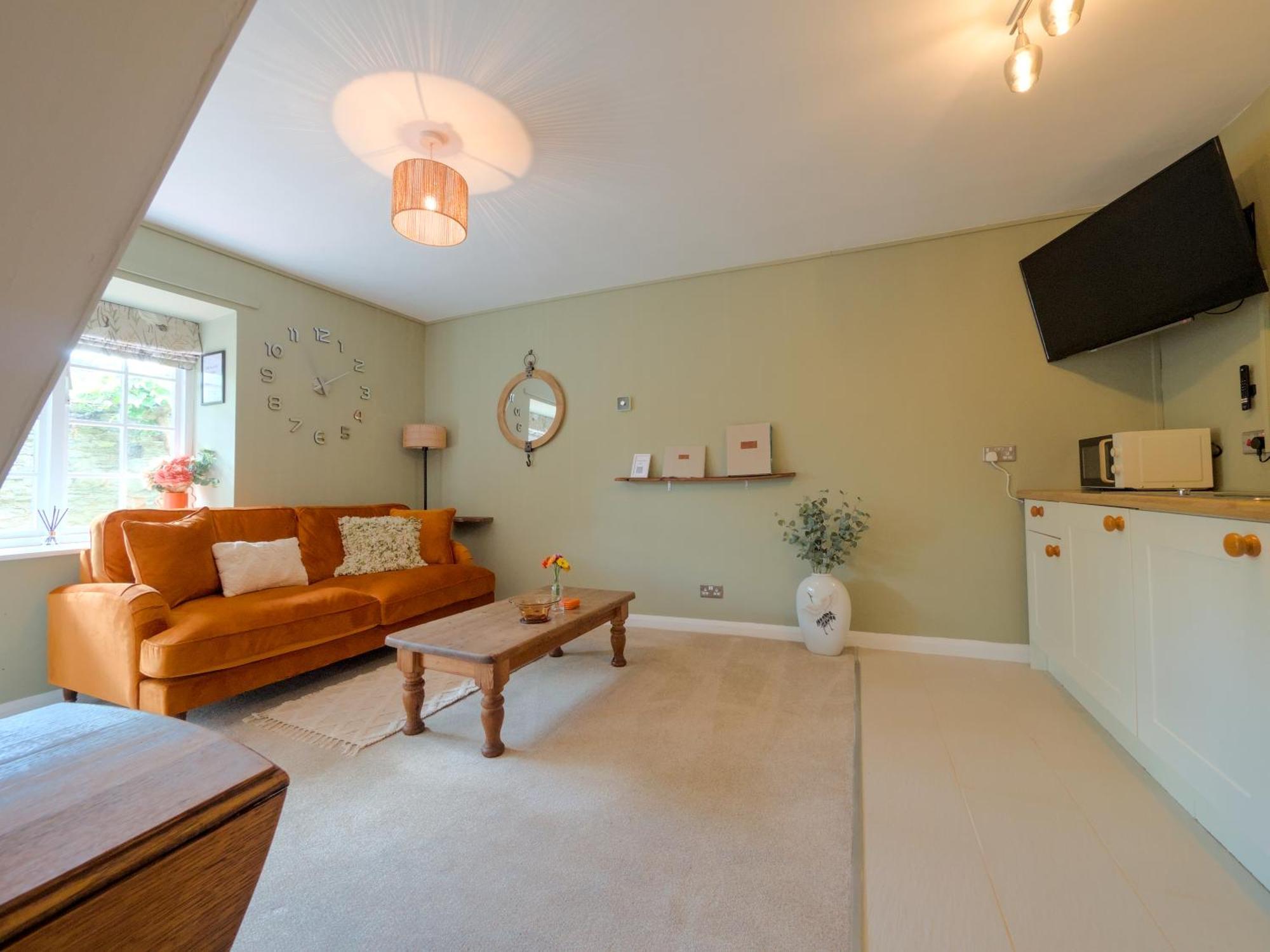 The Lilley Pad In Cosy, Central, Perfect For Couples, Netflix & Parking Permit Holiday home *