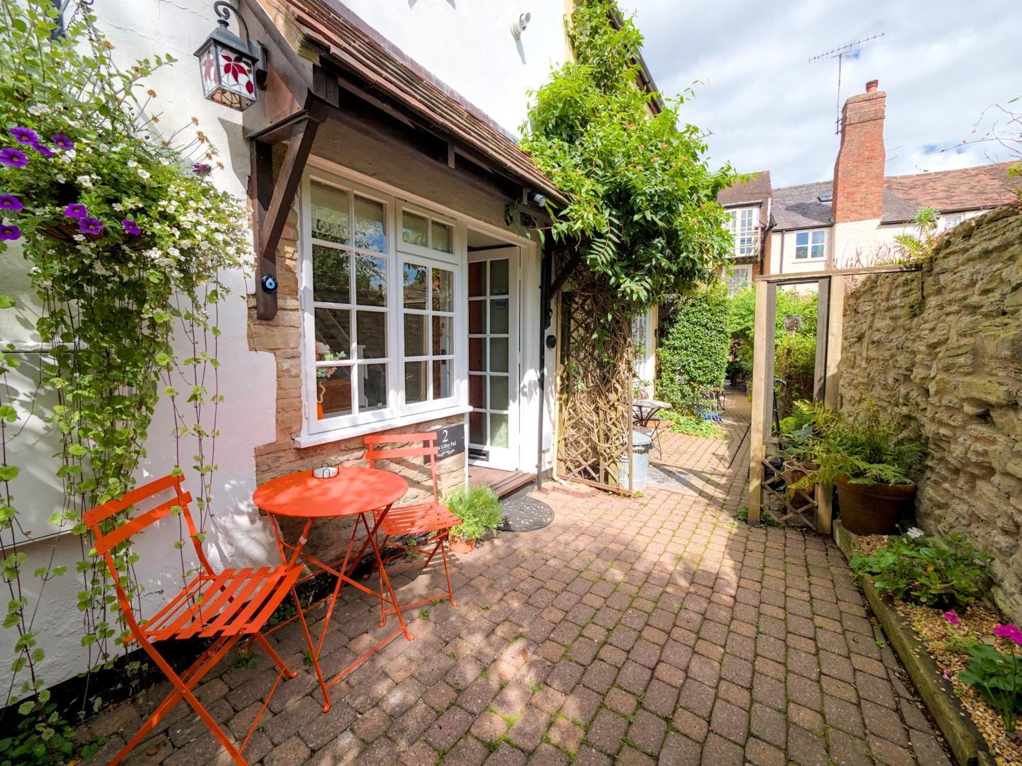 The Lilley Pad In Cosy, Central, Perfect For Couples, Netflix & Parking Permit